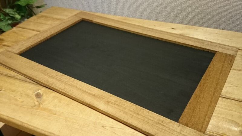 Diy セリア 黒板塗料 を買ってみたよ 木枠付きの黒板 メッセージボード を手作りしよう 作り方 Rooms19