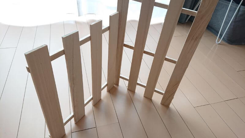ネコの脱走防止フェンスを手作り 100均 ダイソーとセリア 素材で折り畳み式にアレンジ Rooms19